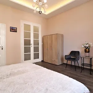  Апартаменты King Charles Residences